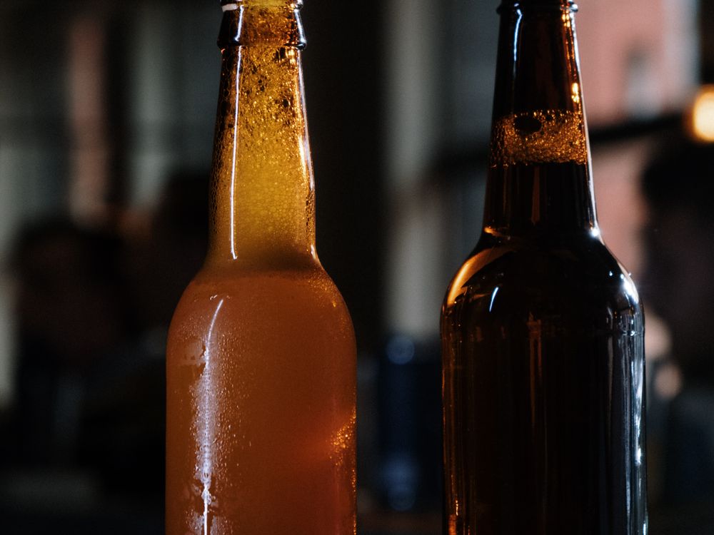 Birre in bottiglia servite fresche
