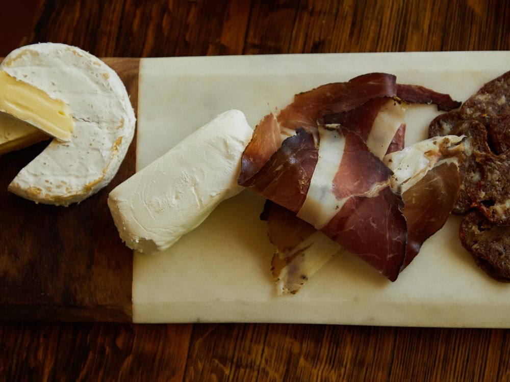 Tagliere di salumi e formaggi del territorio